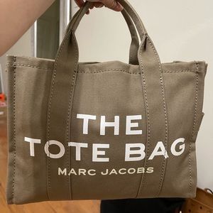 Marc Jacobs
Small Traveler Tote
Slate Green